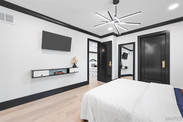 13516 Weston Park Dr, Saint Louis, MO 63131 - bedroom featuring crown molding, wood finished floors, recessed lighting, baseboards, and ceiling fan