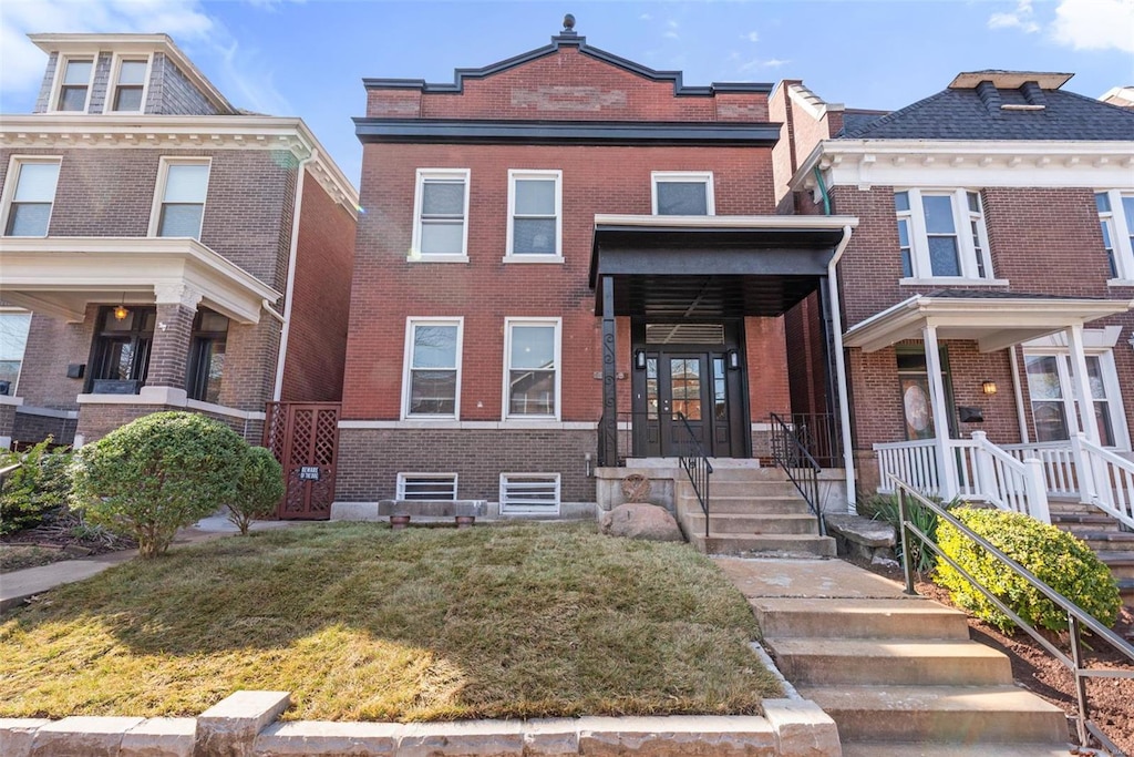 3726 Wyoming St, Saint Louis, MO 63116 - american foursquare style home with brick siding and a front yard
