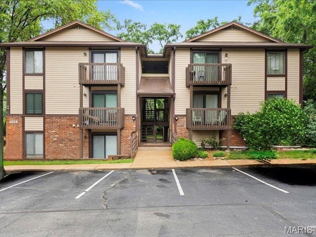 1015 Adworth Dr Unit F, Saint Louis, MO 63125 - view of building exterior with uncovered parking