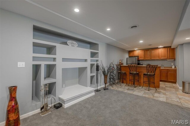1005 Highland Estates Dr, Wentzville, MO 63385 - living room featuring light carpet, built in features, wet bar, recessed lighting, and baseboards