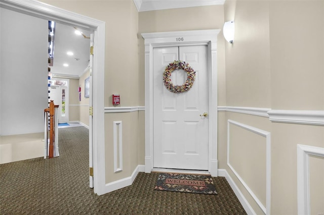 13115 Mill Crossing Ct Unit 106, Saint Louis, MO 63141 - entrance foyer featuring carpet, ornamental molding, and baseboards