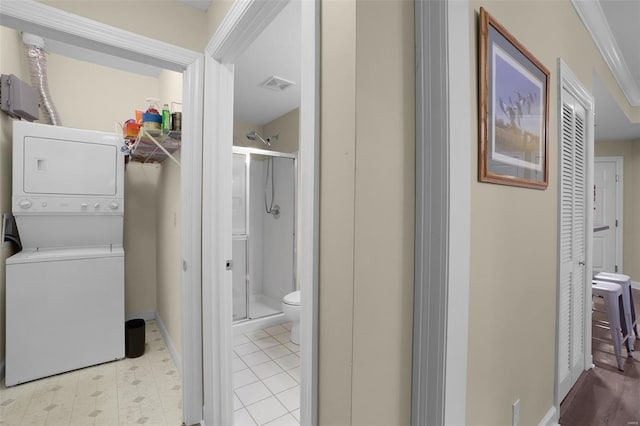 13115 Mill Crossing Ct Unit 106, Saint Louis, MO 63141 - full bath with stacked washer / dryer, a stall shower, toilet, and baseboards