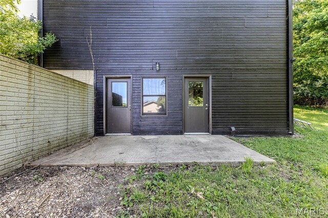 212 Tremont Dr, Waynesville, MO 65583 - doorway to property with a patio