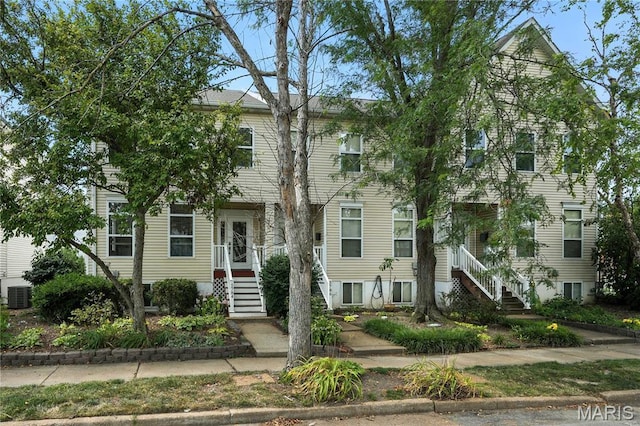 5784 Westminster Pl, Saint Louis, MO 63112 - multi unit property featuring stairway