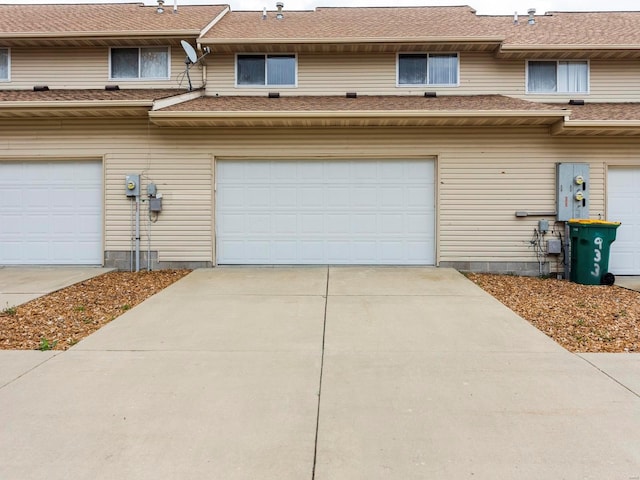 931 Georgetowne Dr, Ofallon, IL 62269 - garage with concrete driveway