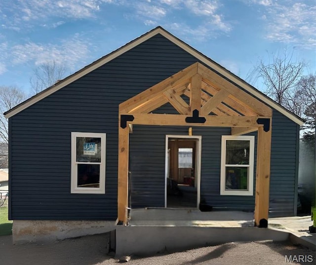view of front of home featuring a porch