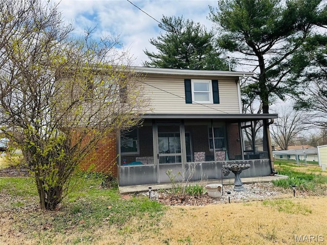 1423 Shelley Dr, Vandalia, IL 62471 - view of front facade featuring brick siding and a sunroom