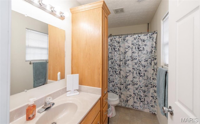 22354 Target Rd, Saint Robert, MO 65584 - full bath with vanity, toilet, tile patterned floors, a textured ceiling, and a shower with shower curtain