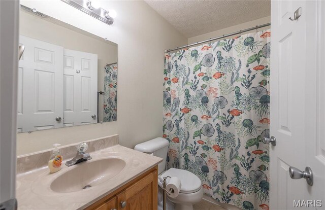 22354 Target Rd, Saint Robert, MO 65584 - full bathroom with vanity, a textured ceiling, toilet, and curtained shower