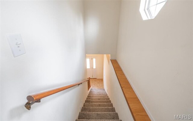 22354 Target Rd, Saint Robert, MO 65584 - stairs featuring baseboards