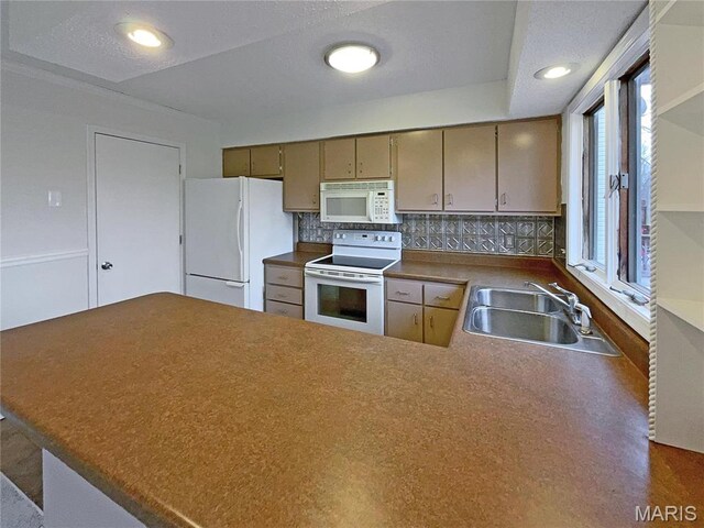 26 Thistledale Ct Unit H, Saint Peters, MO 63376 - kitchen featuring white appliances, a peninsula, decorative backsplash, recessed lighting, and dark countertops
