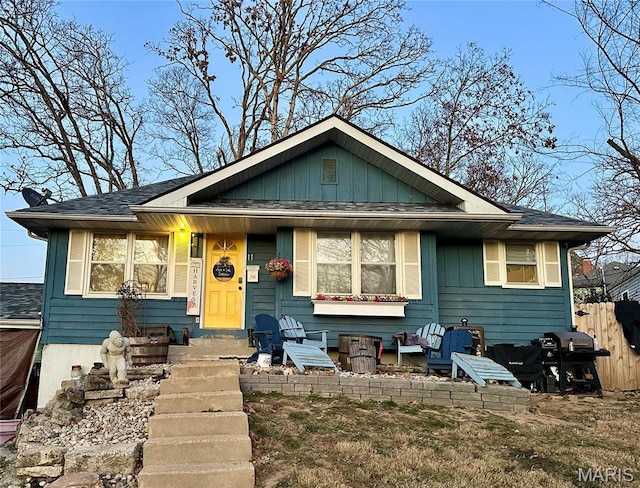 11 Rolla Gardens Dr, Rolla, MO 65401 - bungalow with fence and roof with shingles