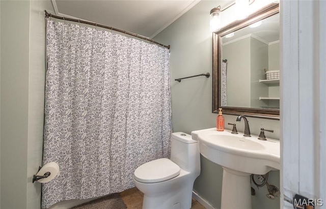11 Rolla Gardens Dr, Rolla, MO 65401 - full bathroom featuring ornamental molding, toilet, a sink, and a shower with shower curtain