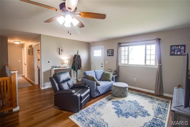 living area featuring ceiling fan, wood finished floors, and baseboards