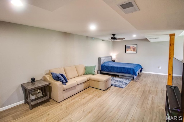 bedroom featuring light wood finished floors, recessed lighting, baseboards, and ceiling fan