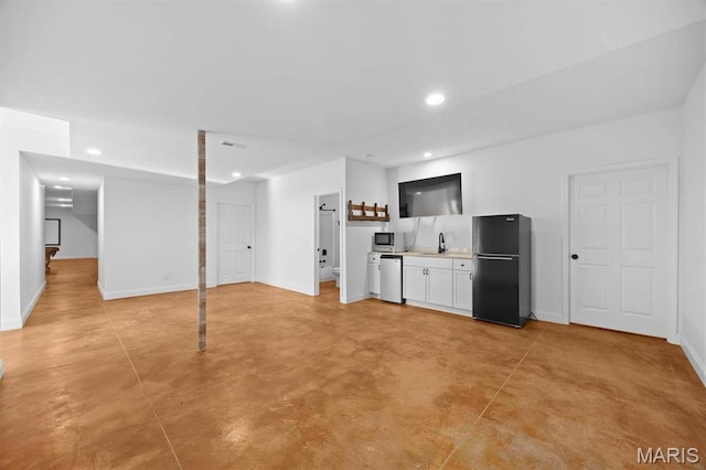 2 Arthurs Ct, Troy, IL 62294 - basement featuring freestanding refrigerator, a sink, recessed lighting, and baseboards