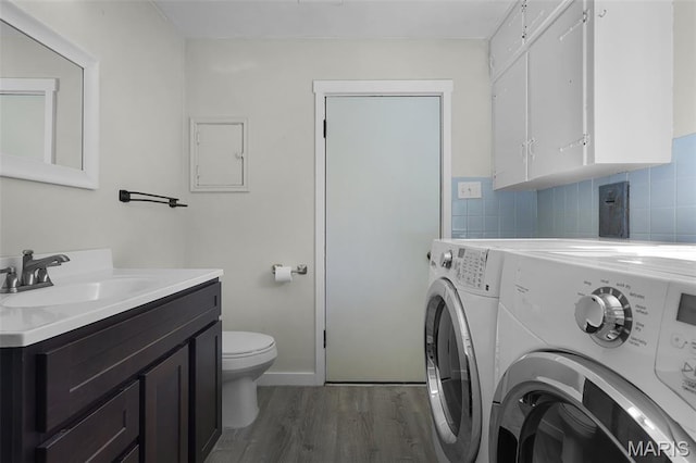 135 Hollyhock Ln, Edwardsville, IL 62025 - laundry area with washer and clothes dryer, wood finished floors, and baseboards