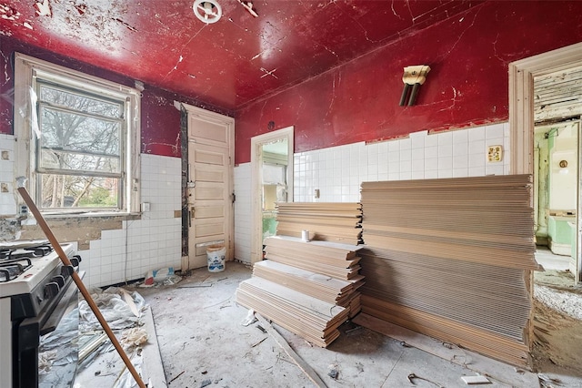 5169 Cates Ave, Saint Louis, MO 63108 - misc room with tile walls