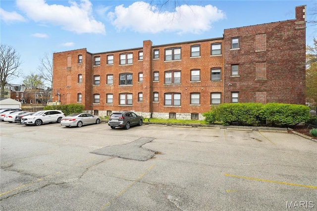 4228 Mcpherson Ave Unit 212, Saint Louis, MO 63108 - view of property featuring uncovered parking