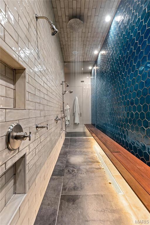 429 N Euclid Ave, Saint Louis, MO 63108 - full bath featuring a tile shower and wood finished floors