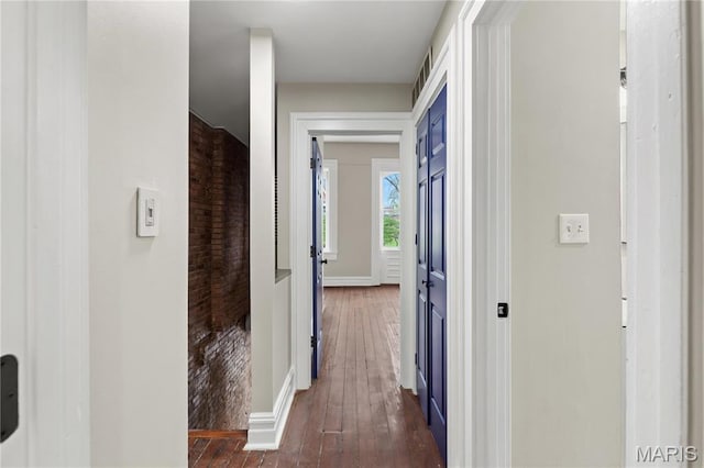 914 Russell Blvd, Saint Louis, MO 63104 - hall featuring hardwood / wood-style floors and baseboards