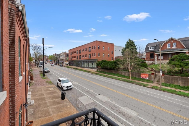 914 Russell Blvd, Saint Louis, MO 63104 - view of asphalt street with sidewalks, street lighting, and curbs