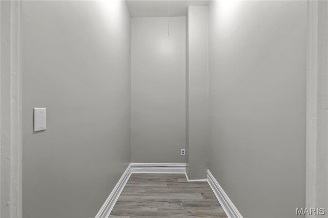 914 Russell Blvd, Saint Louis, MO 63104 - corridor with wood finished floors and baseboards