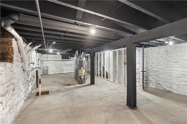 914 Russell Blvd, Saint Louis, MO 63104 - unfinished below grade area featuring water heater