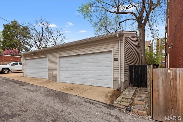 914 Russell Blvd, Saint Louis, MO 63104 - view of detached garage