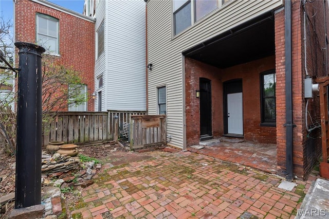 914 Russell Blvd, Saint Louis, MO 63104 - view of patio / terrace