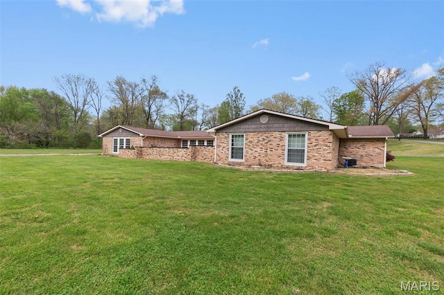 185 Garnet Ln, Cape Girardeau, MO 63701 - view of front of home with a front yard and brick siding
