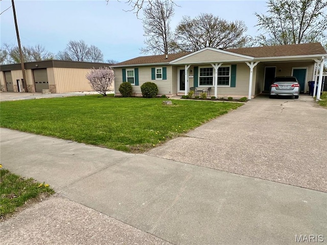 ranch-style house featuring a front lawn, asphalt driveway, a carport, and a shingled roof