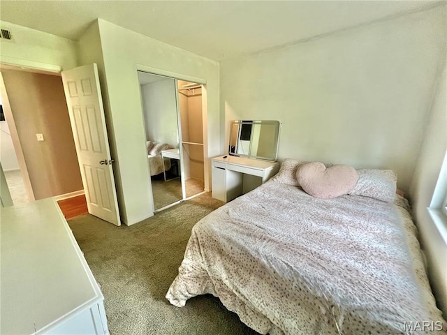 bedroom featuring carpet floors and a closet