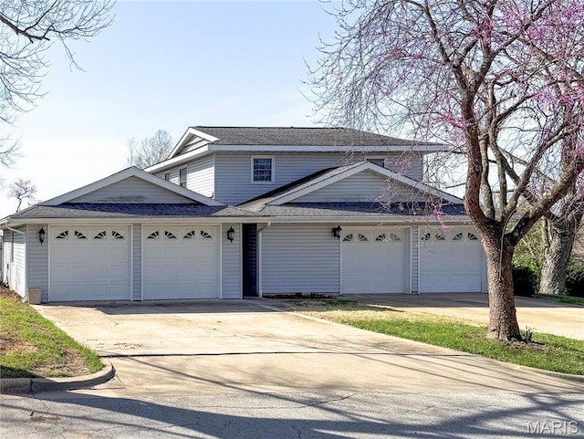 1502 Independence Rd, Rolla, MO 65401 - traditional-style house featuring driveway, a garage, and a shingled roof