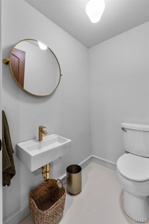 323 White Oaks Ln, Cape Girardeau, MO 63701 - bathroom featuring a sink, toilet, and baseboards