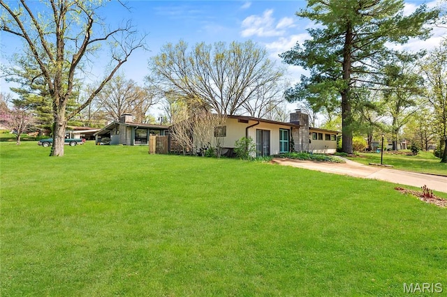 1500 Ridgewood Dr, Saint Louis, MO 63126 - view of front of property featuring a chimney and a front yard