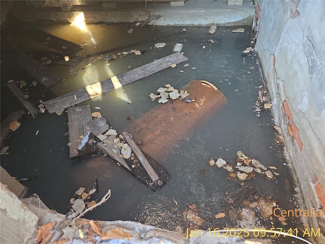 215 W 17th St, Centralia, IL 62801 - detailed view of oil tank