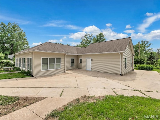 602 S Ballas Rd, Saint Louis, MO 63122 - view of front of property featuring a patio