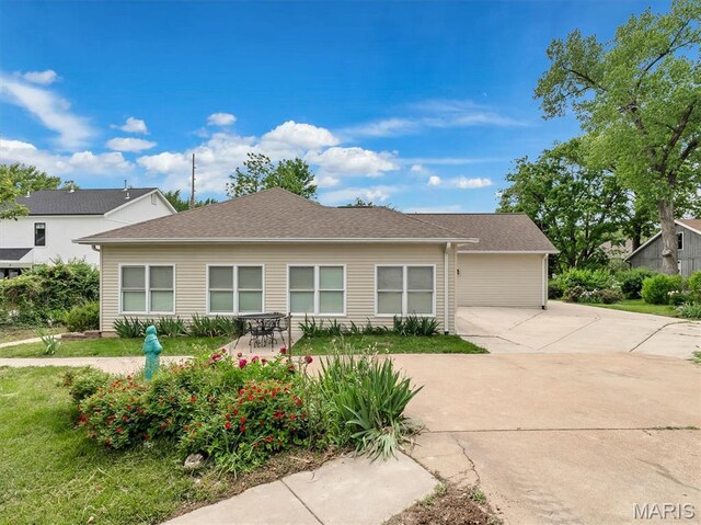 602 S Ballas Rd, Saint Louis, MO 63122 - view of front of property with concrete driveway