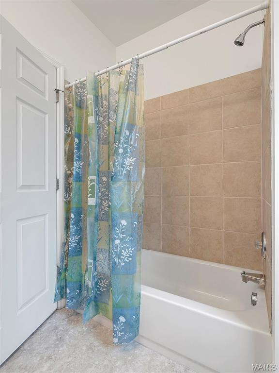602 S Ballas Rd, Saint Louis, MO 63122 - bathroom with shower / bath combination with curtain