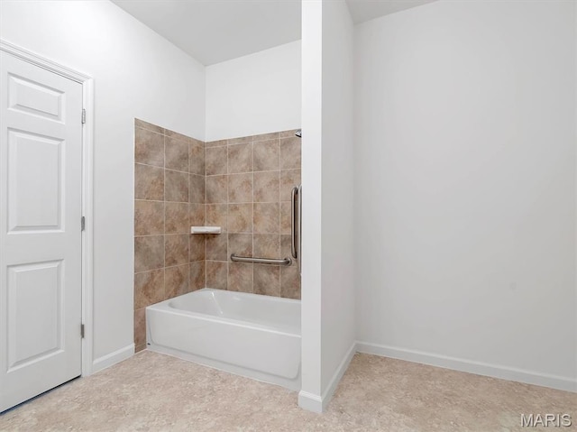 602 S Ballas Rd, Saint Louis, MO 63122 - bathroom featuring baseboards and washtub / shower combination