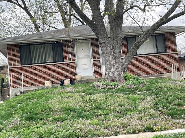 412 Warford St, Saint Louis, MO 63135 - view of front of house featuring brick siding and a front lawn