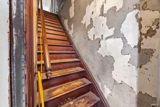 2926 Dodier, Saint Louis, MO 63107 - view of staircase
