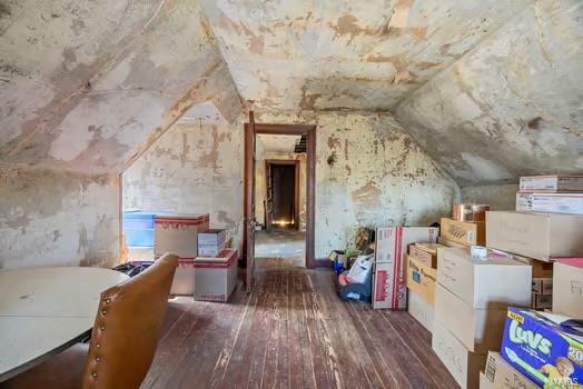 2926 Dodier, Saint Louis, MO 63107 - bonus room with wood-type flooring and vaulted ceiling
