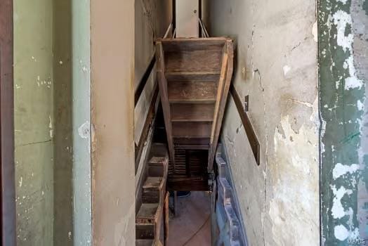 2926 Dodier, Saint Louis, MO 63107 - view of stairway