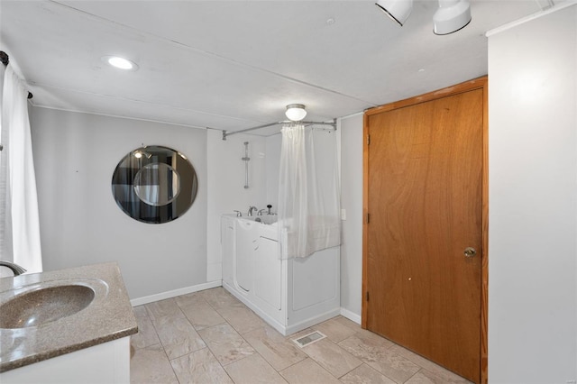 343 Del Vista Dr, Villa Ridge, MO 63089 - full bath featuring baseboards, vanity, curtained shower, and recessed lighting