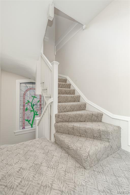 44 Kingsbury Pl, Saint Louis, MO 63112 - view of stairs
