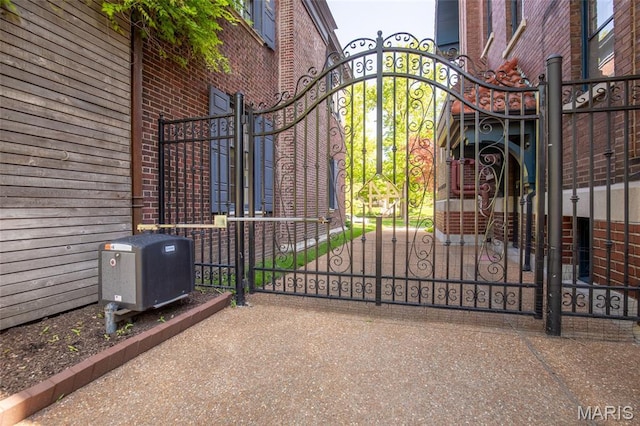 44 Kingsbury Pl, Saint Louis, MO 63112 - view of gate