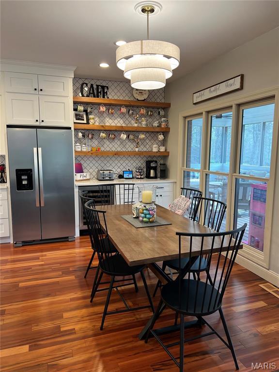 dining area with dark wood-style flooring and recessed lighting