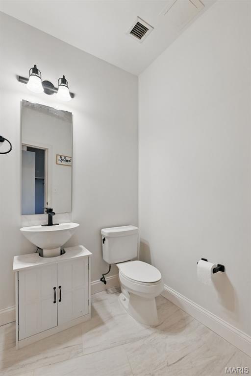 901 Washington Ave Unit 310, Saint Louis, MO 63101 - half bath with baseboards, toilet, and vanity
